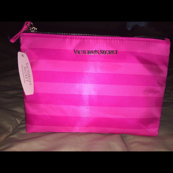 Victoria's Secret Handbags - NWT Victoria’s Secret Makeup Bag